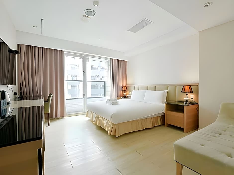 Champs Elysees Hotel