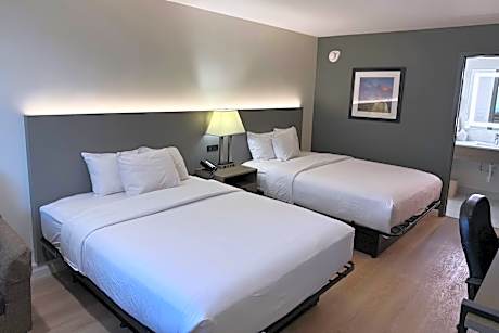 2 Queen Beds Mobility Accessible Room Roll-in Shower Non-Smoking