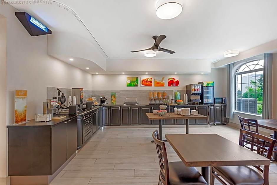Quality Inn & Suites Oakville
