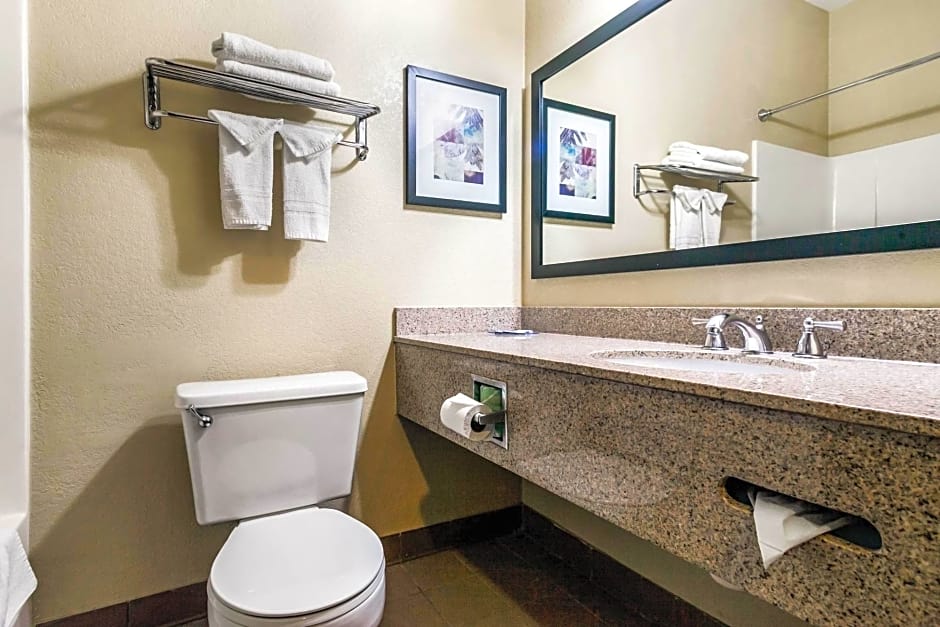 Rodeway Inn & Suites East/I-44