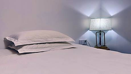 Single Room B - Non-Smoking