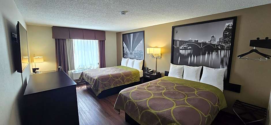 Super 8 by Wyndham Rogers Minnesota