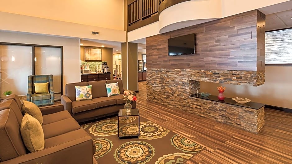Best Western Plus Harrisburg East Inn & Suites