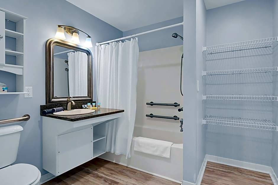 Sandpeddler Inn and Suites