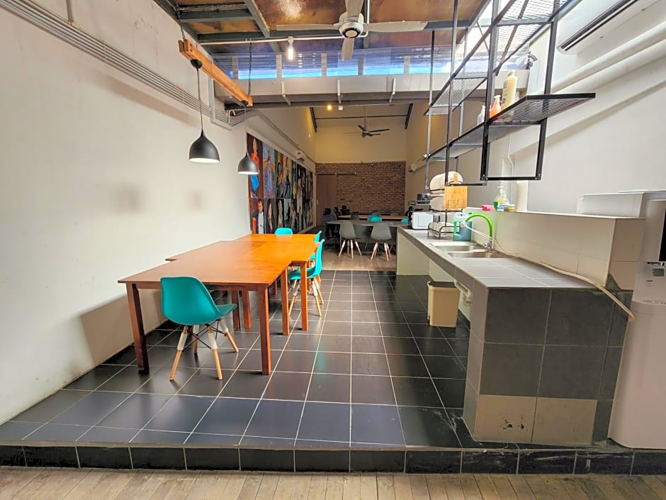 Upspot Kuching Waterfront Premium Hostel