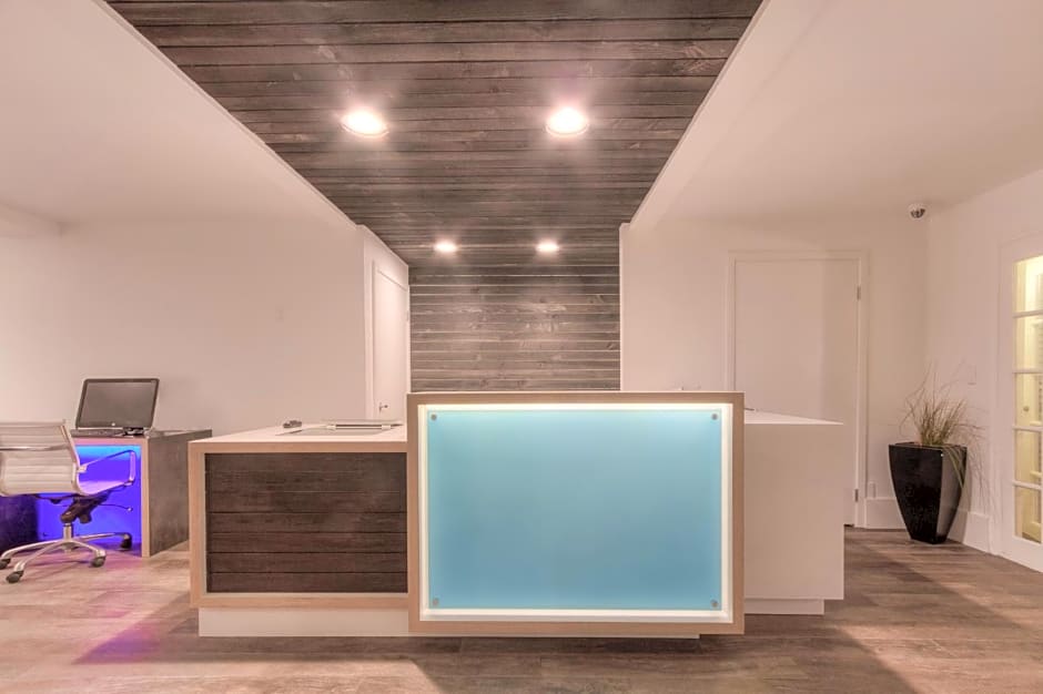 Oceanside Marina Suites - A Waterfront Hotel