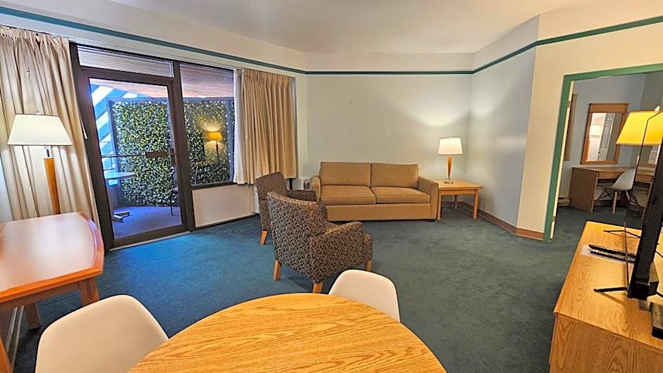 The Cedars Inn Hotel & Convention Centre