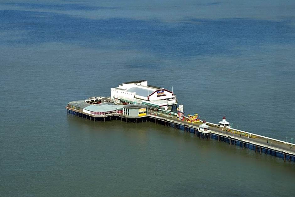 Camelot Seafront Hotel