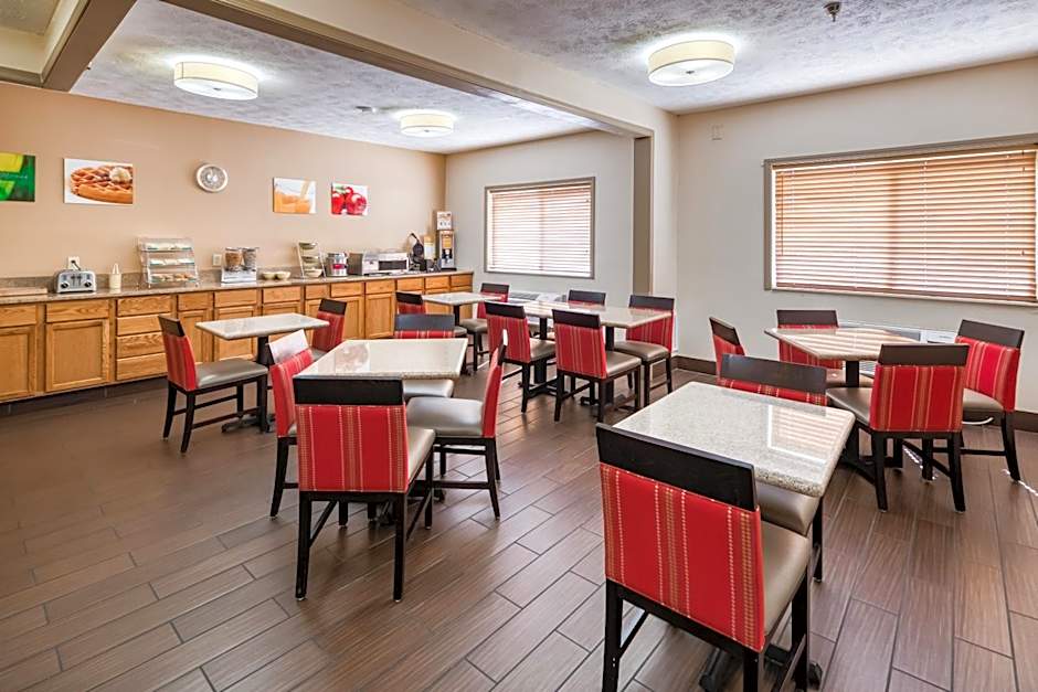 Quality Inn and Suites Springfield Southwest near I-72