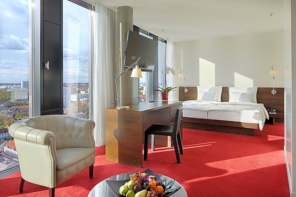 Empire Riverside Hotel