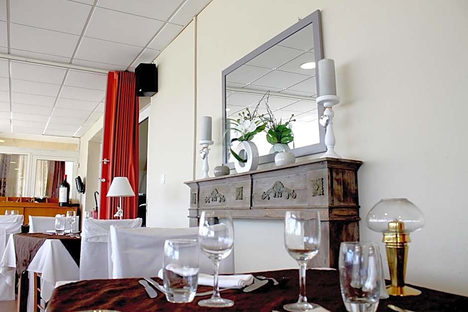 Logis Hôtel - Auberge du Pastel - Hôtel 3 étoiles et Restaurant