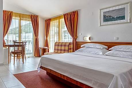 Family Room with Sea View