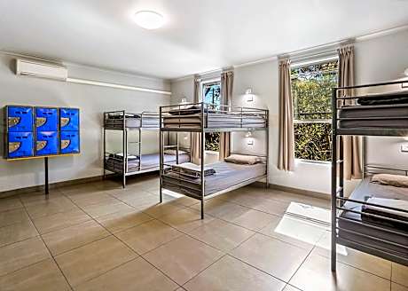 10 Bed Share + 2 Ensuites