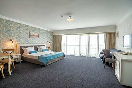 Studio with Sea View (2 Adults + 2 Children)