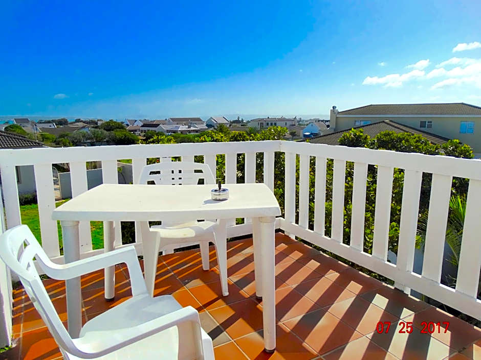 Au Plais De Langebaan at Palm Tree Villa