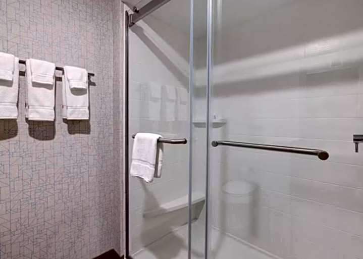 Holiday Inn Express & Suites - Detroit - Dearborn By IHG