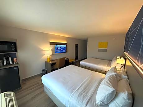 Queen Room with 2 Queen Beds - Non Smoking