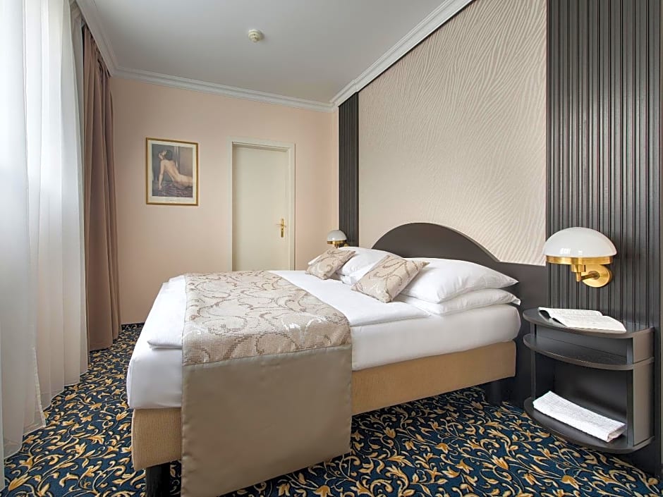 EA Hotel Royal Esprit