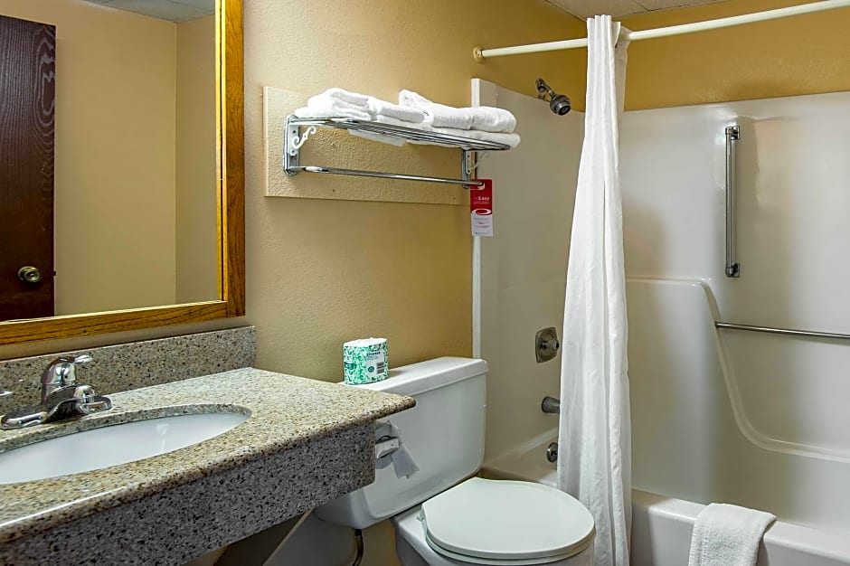 Econo Lodge Junction City I-70 Near Fort Riley