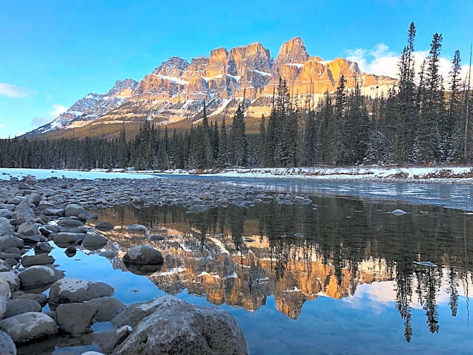 Storm Mountain Lodge Cabins Dining