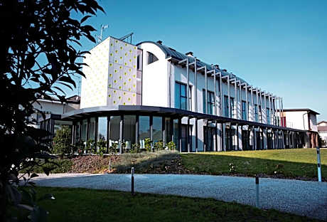 Mxp Rooms Guest House