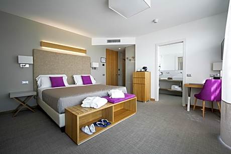 King Room with Spa Bath