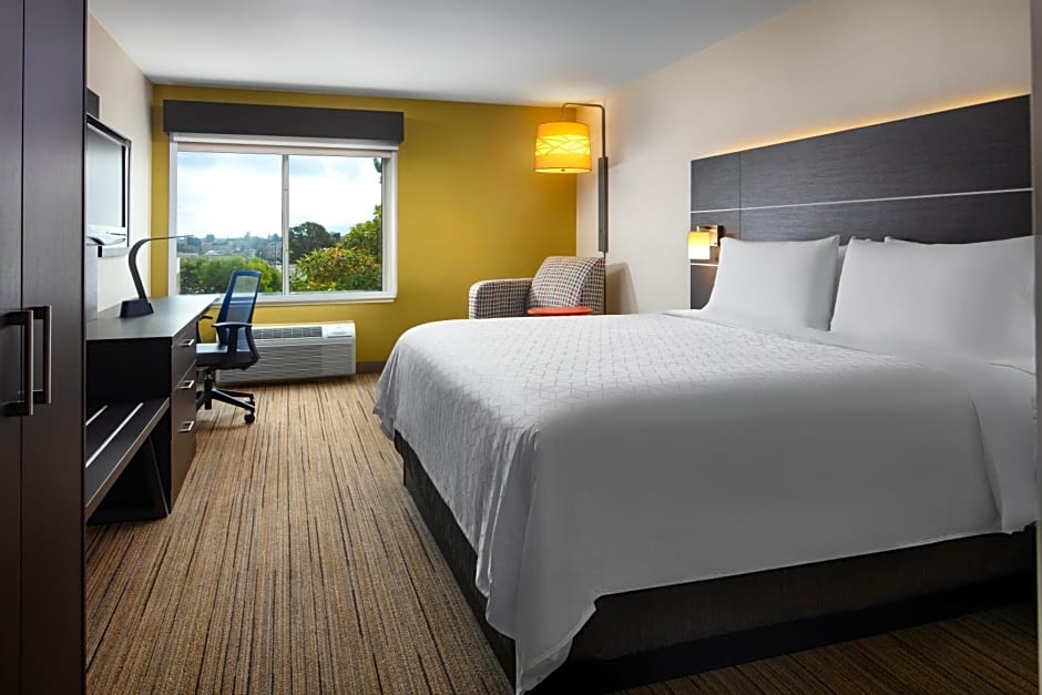 Holiday Inn Express Hotel & Suites Belmont