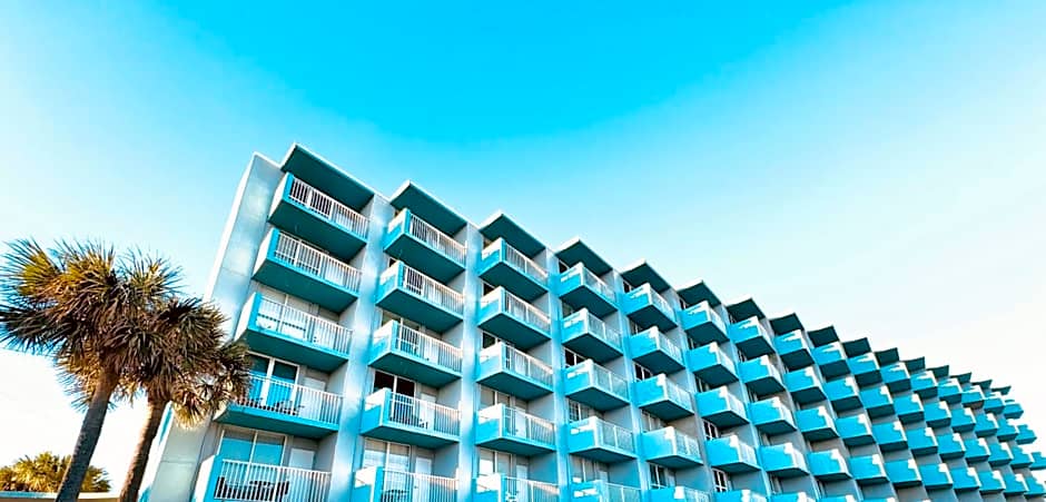 Luxury Beachfront Studio - Private Balcony with Ocean View - Heated Pool - Hot Tub - Tiki Bar - Sauna