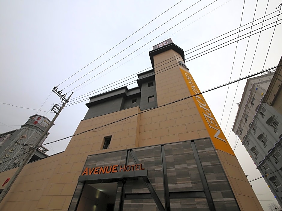 Avenue Hotel