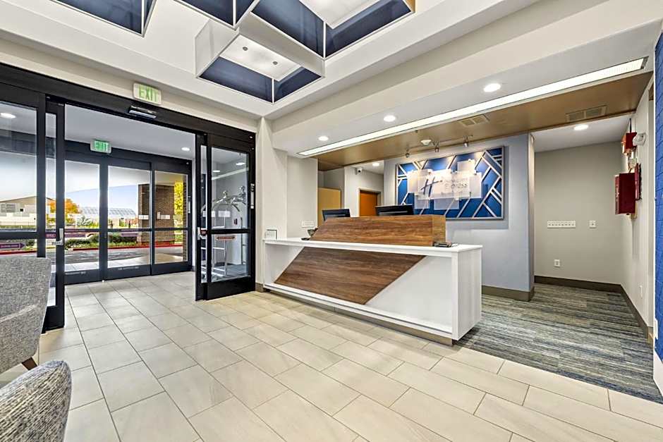 Holiday Inn Express Hotel & Suites Lincoln-Roseville Area By IHG