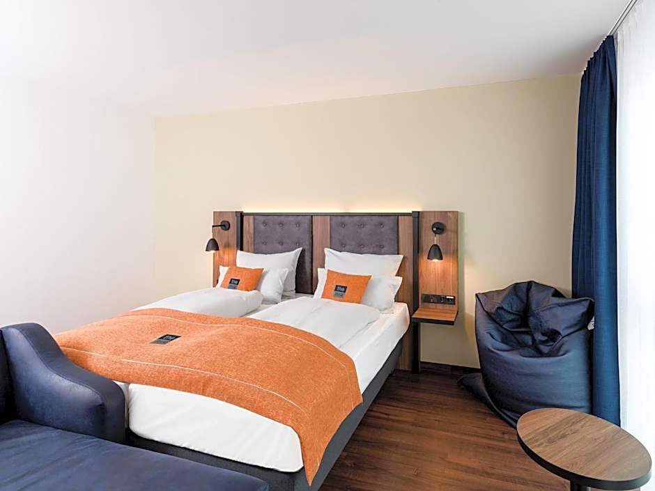 Holiday Inn - the niu, Saddle Furth By IHG