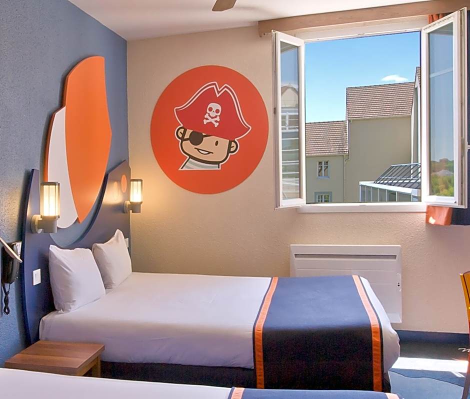 Explorers Hotel At Disneyland Paris