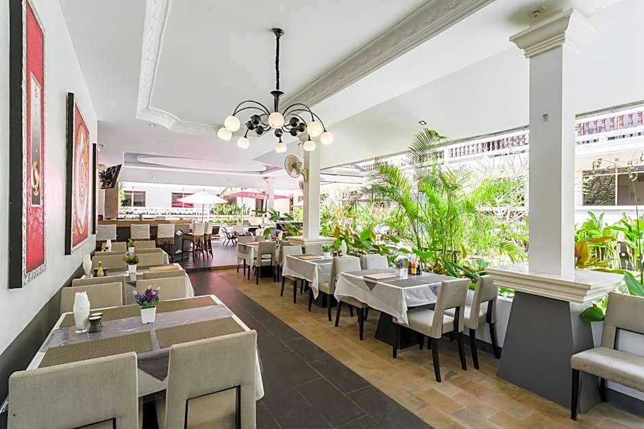 Tropical Palm Resort.