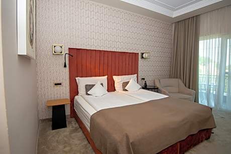 Double Art with Balcony