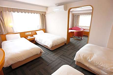 4 Bedroom, Non-Smoking