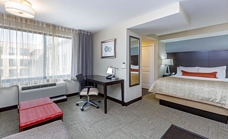1 Queen Studio Suite
