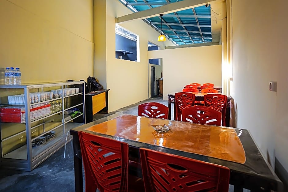 OYO 1720 A2b Residence