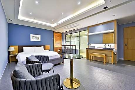 Cafe Room