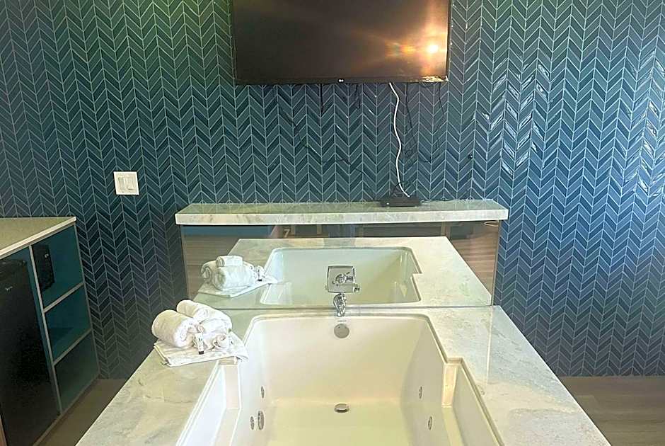 Super 8 by Wyndham Oceanside Downtown