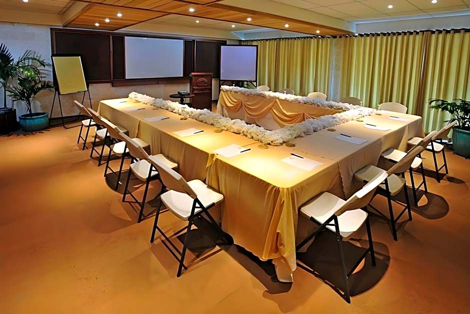 Costabella Tropical Beach Hotel