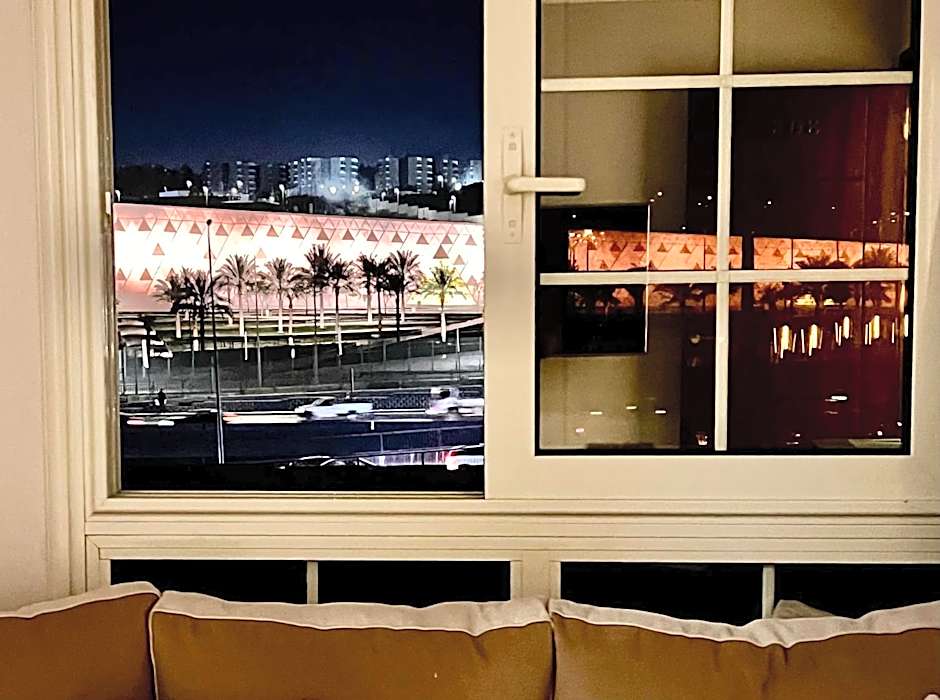 New Museum, Pyramids inn