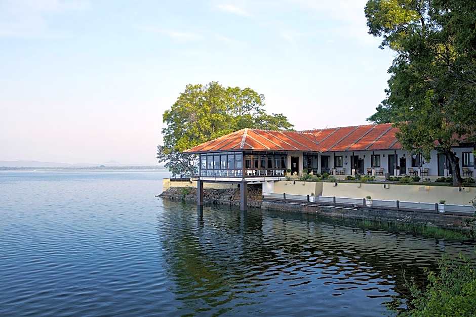 Ekho Lake House Polonnaruwa
