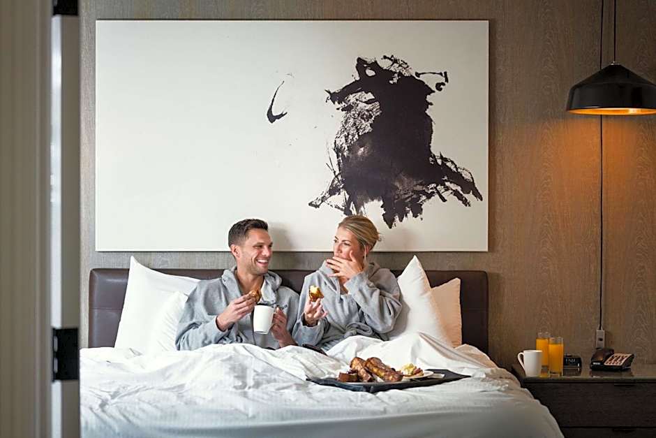 The Logan Philadelphia, Curio Collection by Hilton