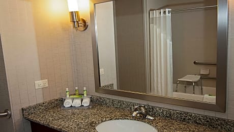Standard Queen Room with Two Queen Beds and Mobility Accessible Tub