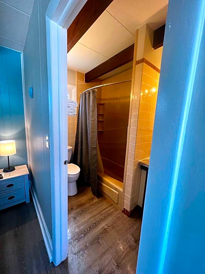 Claddagh Motel & Suites