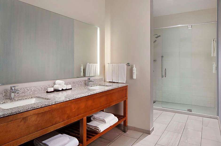 Embassy Suites By Hilton Sarasota