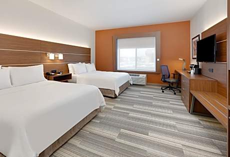 Standard Room with Two Queen Beds - Communications Accessible Tub