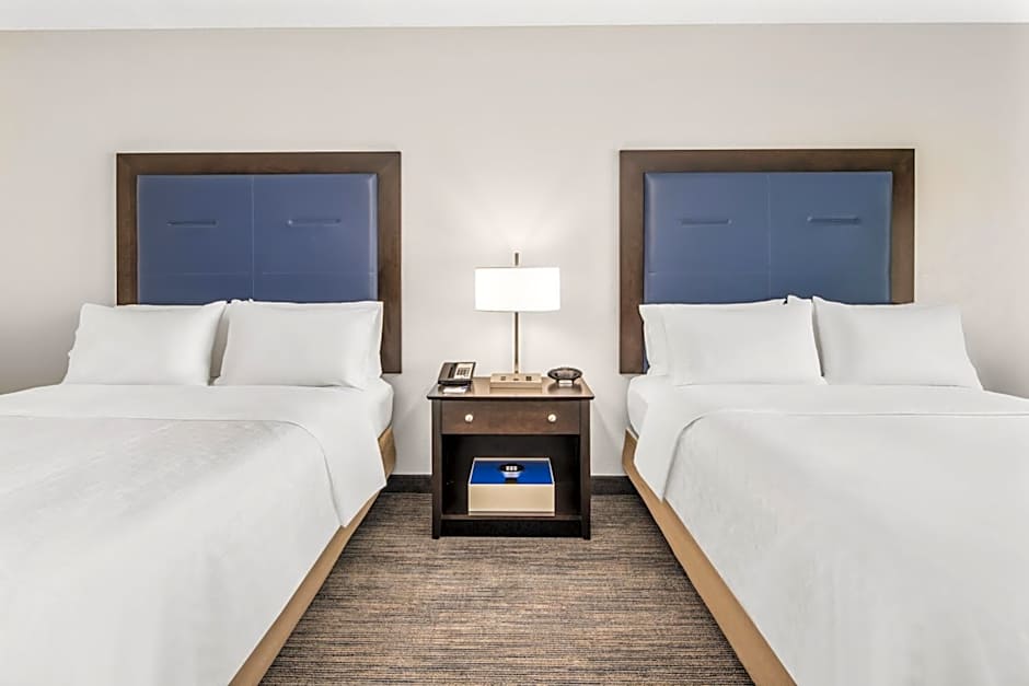 Holiday Inn Express & Suites Wilmington-Newark by IHG