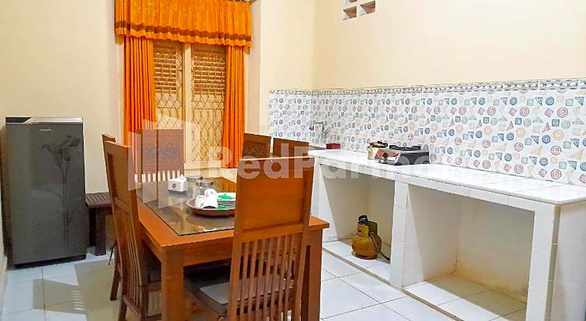 LH101 Guest House Syariah near Makam Sunan Bonang RedPartner