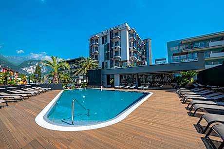 Lake Front Hotel Mirage